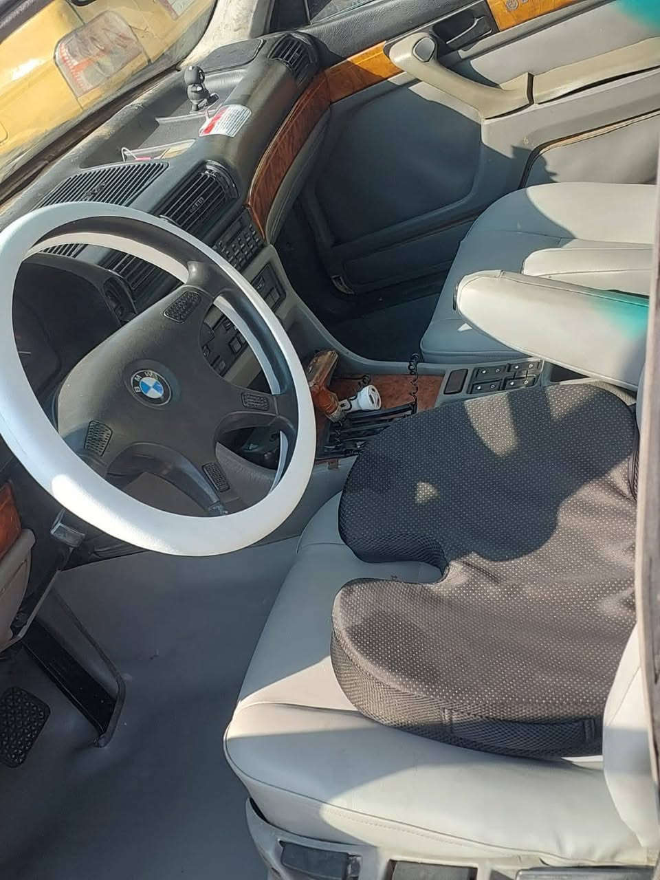 بسم الله 
بي ام 735 اصل
رقم بغداد 
باسمي 
النضافه كدامك فول 
هزة جديده رقم نكليزي 
شاد منضومه زنون 
ويل شعاع لاصلي مو تجاري 
مصبوغه عام جماليه صبغ درجه أوله وكلفني اهواي
حداديه كارتون 
مكينه ع لفحص 
ملاحظه 🔴🔴كير مبوش ليوم بوش وقررت ابيع ماريد اصلح بعد 
السعر ٥٠ وبيهة مجال 
العنوان ديوانيه 
وتساب ***********
