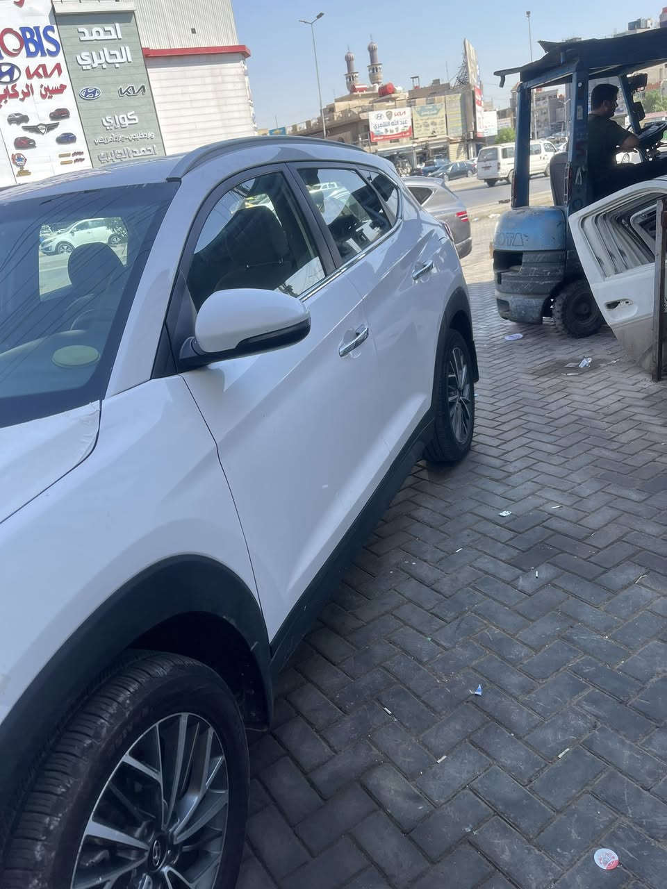 توسان 2019
نص فول 
بيه باب السايق مفتوح وطخات بسيطه مكينه وكير كفاله 
*********** 
مكان بغداد شارع فلسطين
