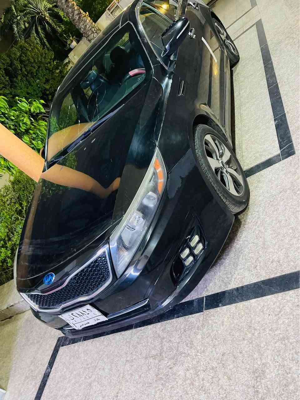 السلام عليكم كيا أوبتيما موديل 13 رقم بغداد وارد امريكي حادثها جاملغ امامي بدون دواخل وصبغ جاملغ. خلفي وباب سايق 
سياره اكثر من 6 سنوات ع ايد وحده 
فول مواصفات اعلى فئة لمتد1/1 SXL 
1-بصمة أبواب 
2بصمة تشغيل
3بصمة صندوق
4-تبريد نانو
5-تبريد قطعتين
6-سايد بريك بصمة
7-تدفئة تبريد كشنات خلفي امامي
8-بنيراما
9-مري شفط
10-اشاير بالمري
11-ترحيب يدات
12-سستم صوت
13-خزن كشنات
14-شفتات رياضي 
15-يدات نيكل
16-كشنات جلد
17-لد خلفي امامي
18-كاميرا
19-شاشة كبيرة 
20-زنون عالي ناصي
21-شاشة الكتروني ليزري
السيارة احلى من الصور ماشية 125 كم 
گير ومحرك كفالة 
السعر10
العنوان /بغداد بلديات
رقم الهاتف /*********** Colombo, Sri Lanka
