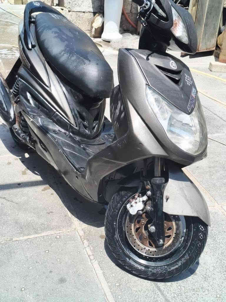 السلام عليكم
دراجة سكنس فحل ياباني للبيع  درا جة نظيفة سلف كهربائيات كاملة بيهاا نقص بس عدادات مال سرعة وبانزين يعني دشبول كامل سعر ٥٥٠ مكاني الزعفرانة شارع المعهد

***********
