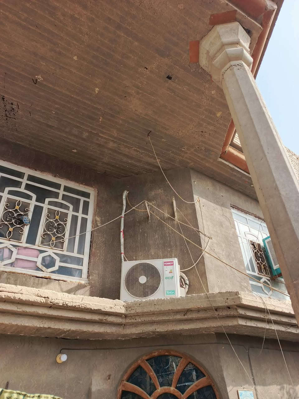 السلام عليكم دار للبيع في منطقة عنانه السعر 75 قابل للتفاوض سند 25 مساحه 200 م 4 غرف نوم مطبخ استقبال هول للأاستفسار أكثر الاتصال على الرقم ***********
