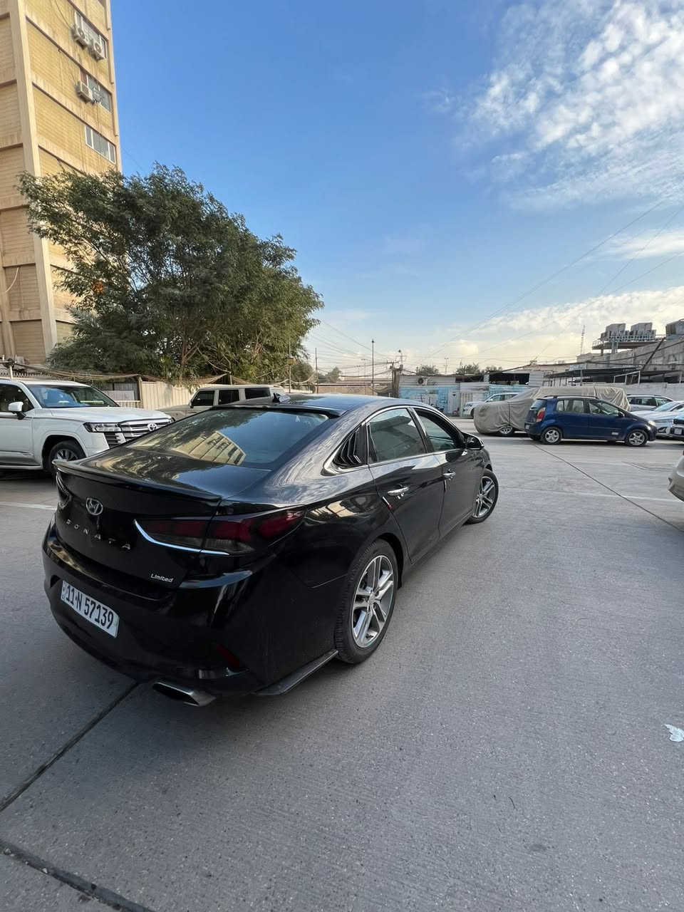 سلام عليكم سوناتا 2018 سبورت سياره جديده جدا كلين سياره بدون حادث فقط جاملغ امامي ايمن بارد بدون ضربه بدون صبغ بدون تبديل سياره فول مواصفات للخير                         مواصفاته                                                                        كشنات كهرباء                                                                 كشنات جلد                                                                    كشنات تدفئه وتبريد                                                         بردات خلفيه                                                                    بصمه تشغيل                                                                   بصمه ابواب                                                                        رادار امامي كامرات                                                            شاشه كبيره                                                                      سياقه ذاتيه                                                                        تحكم ستيرن                                                                        ويل رياضي حجم 19                                                           فتحه سقف                                                                        كشن خزن                                                                        ستيرن رياضي                                                                       دبل صالنصه                                                                      سايد بريك دكمه                                                                   اوتو هولد                                                                                    وبعد بيه مواصفات هواي اخوان سياره نضيفه جدا كل نقص مابيه كامله من كلشي وماشيه قليل رقم بغداد مكاني بغداد رقم الهاتف ***********
