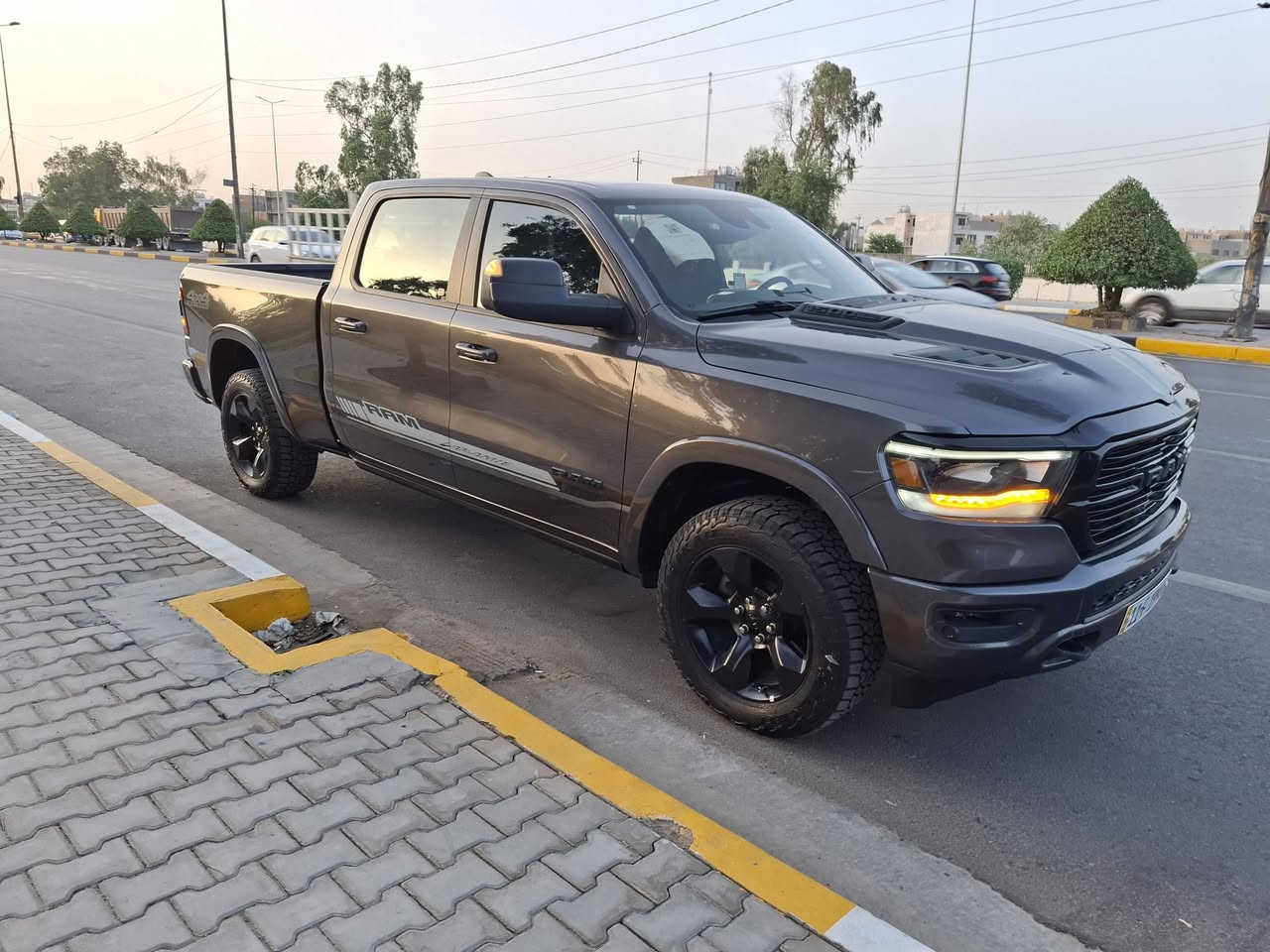 سلام عليكم دوج رام موديل ٢٢ دخول ٢٤ لاريمي فئة لاريمي اخوان السيارة موعادية سيارة مختلفة فول فول للاخير من جكات من بنوراما من شاشة تسلا دوس كهرباء مري شفط سكلتر كهرباء درج خلفي بيهة اهواي مواصفات كشنات تبريد تدفئة  بدون ايرباك  حادثة دعامية  ابامريكا فاتحين جاملاغات وبنيد اجتي للعراق راجعات نفسهن بدون دواخل بدنة راديترات تبريد شركة يعني السيارة اتبدل بيهة فقط دعامية بيع اوامراوس رقم بغداد مميز  هاتف *********** سعر 38 مجال شراي فقط لتقارنهة بالرام العادية الحبيب تحياتي
