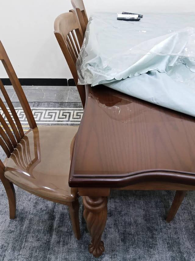 سلام وعليكم
ميز طعام ٦ كراسي نوع الخشب زان و سنديان 

مستخدم شي قليل نظيف خدش ما بي 

سعرة ٨٠٠ و بي مجال 

عنوان بغداد الدورة 

*********** واتساب
