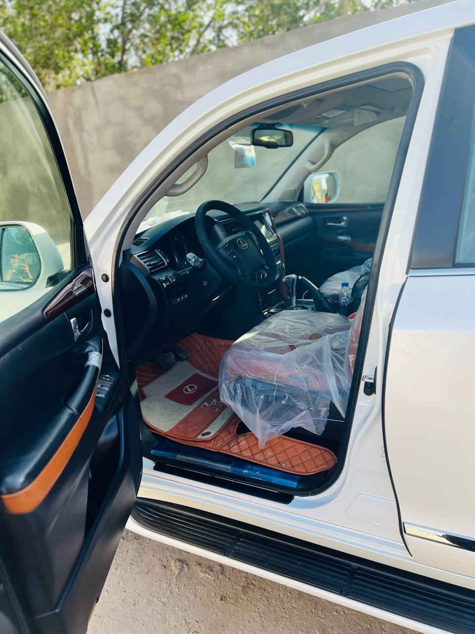 لكزز 2011
فول مواصفات مكفوله من الصبغ والضربه ماعده شخط بسيط بالباب وره السايق
مكينه 570 /8 سلندر لون ابيض
السعر 3 دفاتر و70 ورقه وبيهه مجال بسيط للشراي
العنوان /البصره/الدير/النشوه
الرقم:***********
