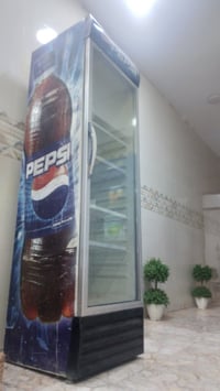 عارضات عمودية عدد ٢ نظيفات...شغالات عل الفحص... شرط تبريدهن فووول... س...