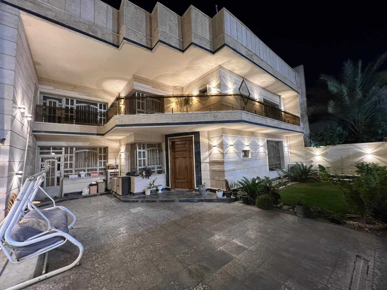 عقار للبيع 🏠
الموقع : حي الحسين / ضباط الملحانية موقع مميز قرب الشارع العام 
المساحة ٣٠٠ متر 
الواجهه ١٥ نزال ٢٠ 
يحتوي على :
٥ غرف نوم كبيرة (سويت)
مطبخ حار بارد 
صالة 
حولي 
استقبال 
٢ (لوندري) 
حديقة داخلية واسعة 
بناء حديث (٢٠٢١)
للاستفسار الاتصال: ***********
