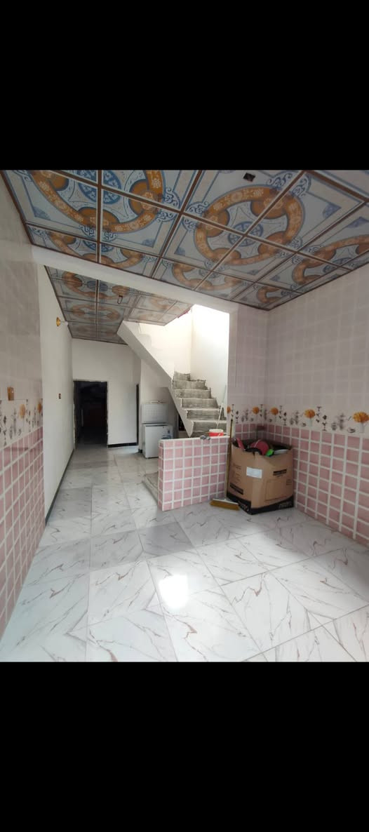 سلام عليكم عندي بيت البيع مساحة 50 متر قرب سيطره البراهمة بحي رباب سعر28 بيه مجال ***********
