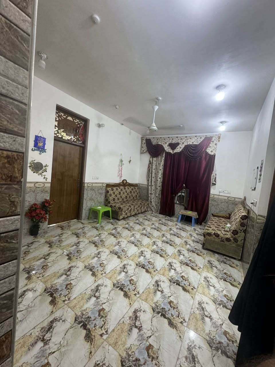 دار للبيع طابو زراعي سند 25 المساحه 550 م يحتوي على استقبال 9م وكلدور ومطبخ وغرف نوم عدد2  مجمع صحيات خارج وداخل ومطبخ وحديقة خارجية  بناء 2025 طابوق كونكريت 
الموقع 📍الحله الورديه قرب النائب حبيب الحلاوي 
علماً له منفذاً للدخول من جهة الوردية البوحمير ومن شارع معمل ابو كيره مطل على فرعين عرض الفرع 8م
للاستفسار ‭***********‬
