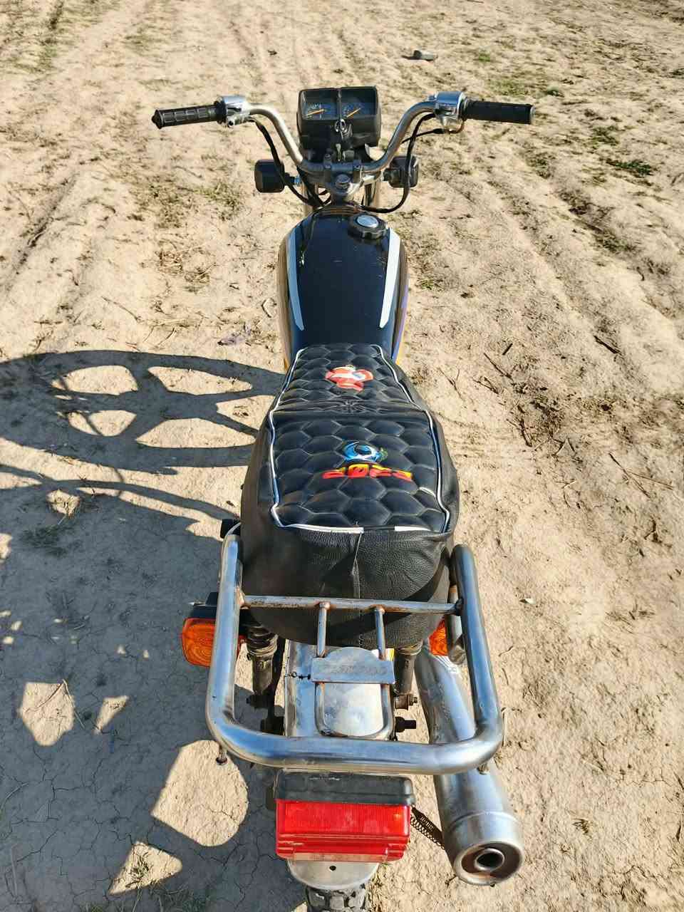 السلام عليكم ارشا كلك موديل 18 دراجة جاهزة من كلشي تانكي بانزين بعدني ماحاط بي كهريبات كاملة مكانها الهلال 
السعر 250وبيها مجال بسيط
***********
