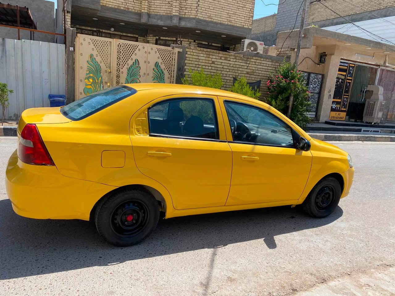 سلام عليكم  سياره افيو موديل ٢٠٠٨ سياه جديده صبغتها حلو بس بيها نواقص  سياره مصفره الهيئه وغرامات باسمي سيارة سعره سياره ٢٧ورقه وبيها مجال بسيط(***********)
