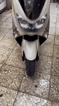 للبيع ممزوده تزويد شرط تزويد اليابان اكزوز رياضي كاتم صوته يخبل ستيرن رياضي يو اس بي شحن تدفئه يدات ومجمع كامل مال دبل اشاره ودكمه رماش غير الاصليه واي نقص مابيها الدراجه دهن امزويل كل شهر وبانزين محسن تجي وتشوف بعينك برغي واحد ماكو نقص بيها دراجه بس بليل اطلع بيها وماشيه 13 الف  البياع شراي لاتكسر بيها لان اعرف اسعاركم دراجه مال جناي ...وعندي مقطع من نازله من الرمبه واتساب فقط ***********  ..السعر 15 ورقه ونص وادري معروضات ب 14 ورقه ونص بس مو تزويد
