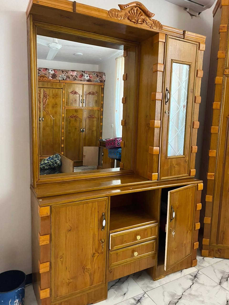 السلام عليكم
غرفه حطاطه مستعمله ٤ أشهر للبيع نضيفه مكان بغداد *********** واتساب
