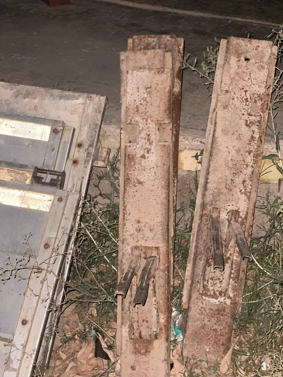 سلام عليكم 
جنات المنيوم رتفاع ٨٠ طول  ١٣/٦٠بدون باب 
٨قطع ٦تكم جناب نضيف 
سعر 8ورقات 
عنوان بغدادجرف النداف 
***********
