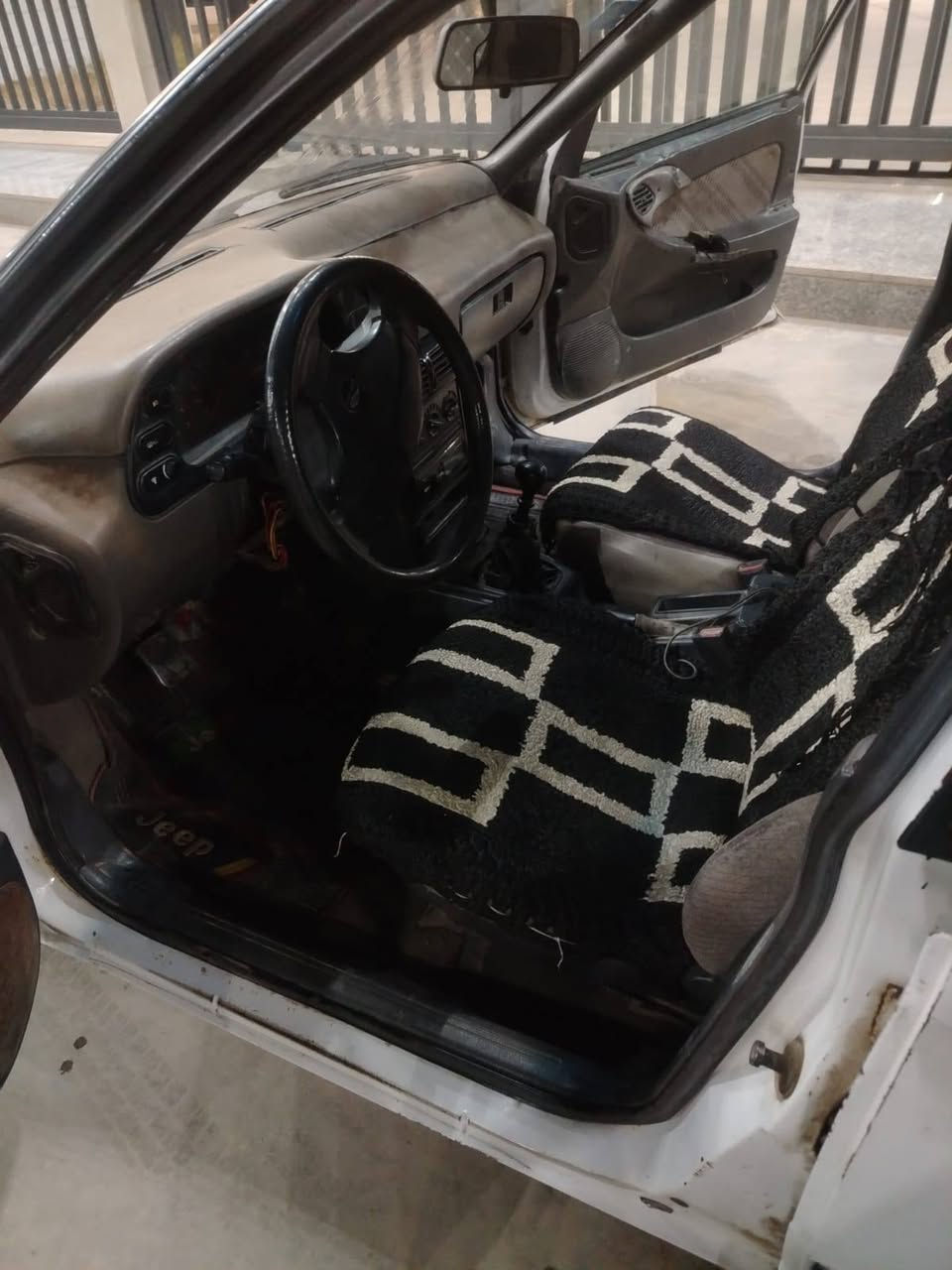 السلام عليكم دايو للبيع موديل 1994رقم بغداد كير ومحرك خير من الله سعر 25وبيها مجال رقم هاتف ***********
