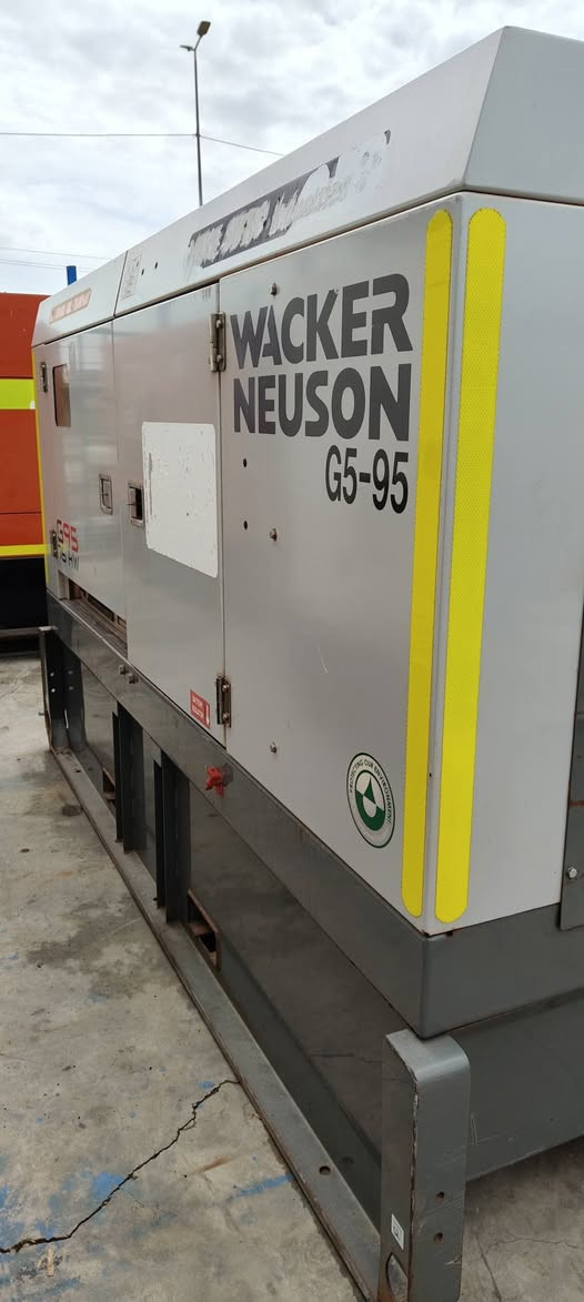 السلام عليكم 
بيركنز انكليزي اصلي 
4 اسلندر 
 110 كيفي 
كاتم 90/100
سوبر انتركلر 
منضومة حماية كامله 
ساعات العمل 318 ساعه اصل 
بحالة الوكاله
وارد استرالي 
الاستفسار الاتصال 
***********
***********
