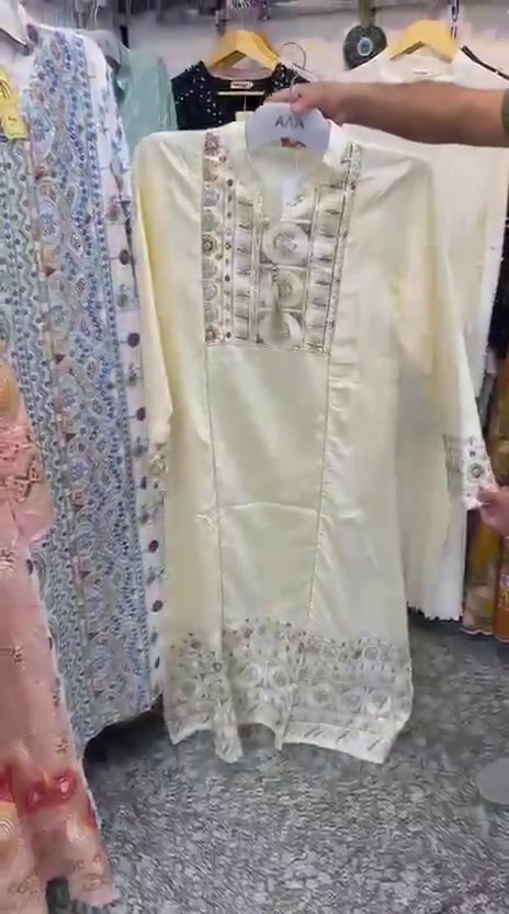 #موديلات_العيد
خامه لنن تطريز مبلك درجه اولى

سعر الدرزن 275  الف

القياسات_L_XL_2XL_3XL

اقل طلب نص درزن


**إذا كنت صاحب هذا الإعلان وتريد حذفه لأي سبب، رجاءا أرسل رسالة إلى الدعم الفني**