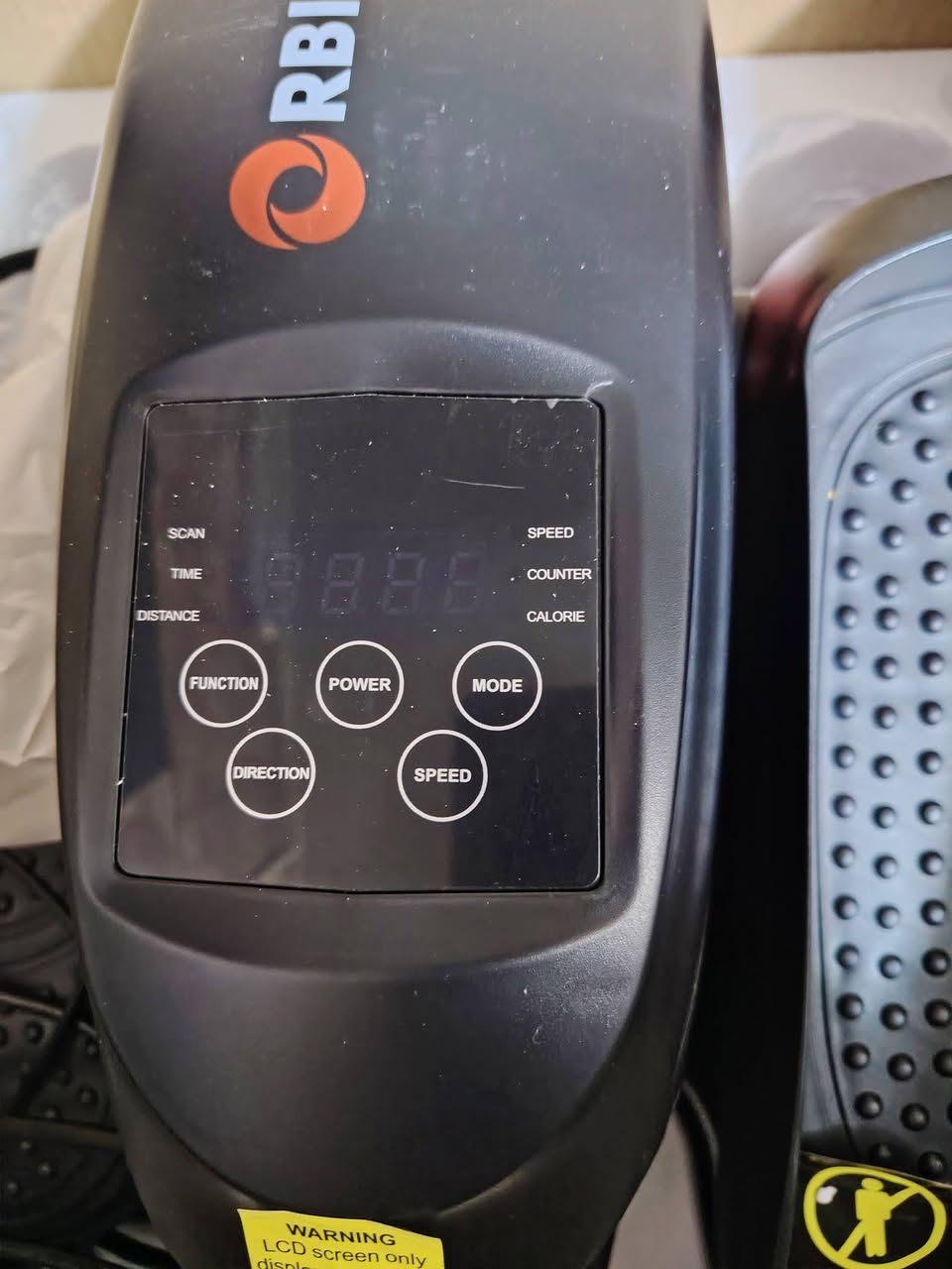 السلام عليكم جهاز تمارين اليبتكال للقدمين ومناسب للي يجلسون لوقت طويل ومفيد لكبار السن ويحرق سعرات حرارية سعره 75 رقم الهاتف ***********
