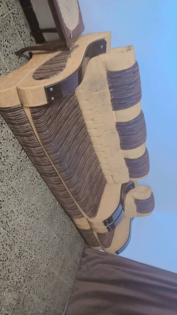 تخم للبيع 10 مقاعد السعر 150 للاستفسار على هذا الرقم ***********
