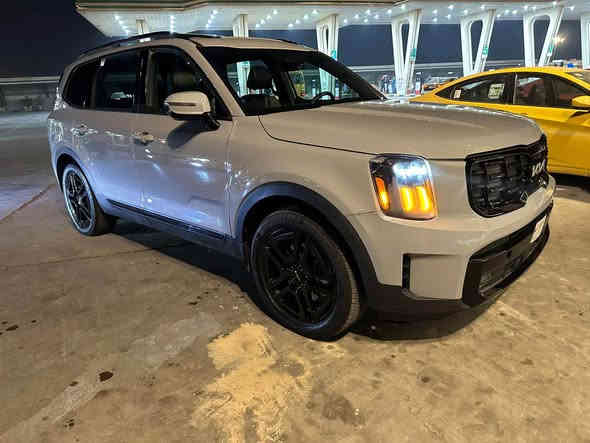 #للبيع_305 
#للأستفسار_***********
السلام عليكم كيا تلورايد موديل 24 فئه sx برستيج جيتي لاين هاي الفول الفول   كشنات vip منفصل
ستيرن هزاز و تدفئه 
رادار امامي ً
تحديد مسار
مانع تصادم خلفي
قياده ذاتيه 
جنطه شفط 
تشغيل عن بعد 
تحذير واشاير بالمري
سبيكر سايق 
شاشة كار بلي
تبريد اربع قطع ثلج تكدر تتحكم بي من الشاشه او من يم الركاب 
5وضعيات قياده( ايكو-ثلجي-سبورت- اعتيادي - ذكي يعني تلقائي من تكبس يصير رياضي من تمشي على كيف يقلل صرف البانزين) 
مولد كهربائي  اذا عندك تخييم او ما شابه تكدر تشغل عليها اناره كامله او كهرباء 
السياره مواصفاتها هوايه 
السياره ماشيه 20 الف كيلو 
حادثها جاملغ امامي بارد شبر   
مكفولة من الصبغ 
دعامية امامية فقط 
رقمه بغداد نكليزي رقم وسنويه وهزه جدد بسمي تحويل مباشر مكان السياره بغداد بسمايه للأستفسار *********** #السعر_305 
ملاحظه اذا اكو مراوس بأقل يتفضل خاص بغداد
