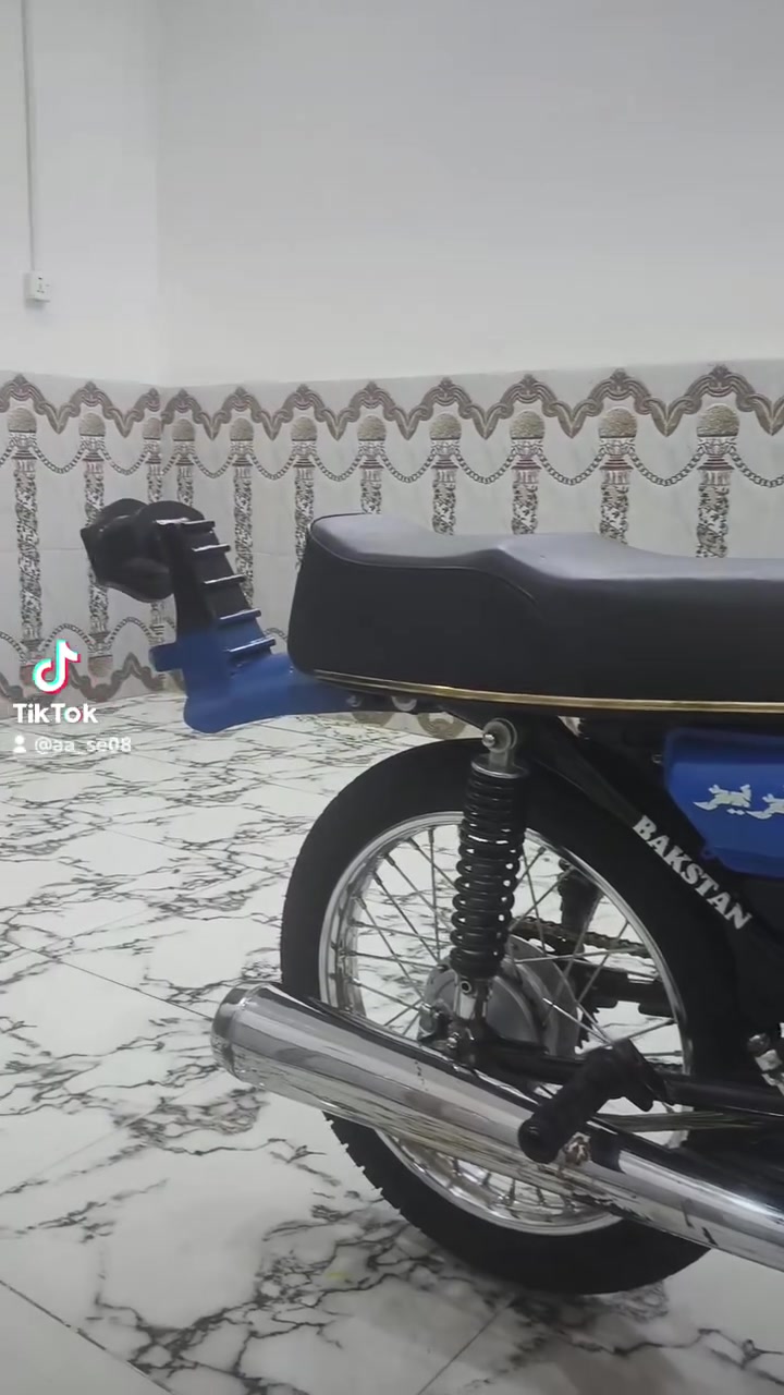 سلام عليكم دراجه للبيع تعمرت  نهاية ال ٢٥ و شاصي ١٣ ارشه شيال ربع أوراق أصولي مكاني ديوانيه حي العسكري شارع ٣٠ سعر ٧٥٠ شراي اتصل خاص ماكو ***********
