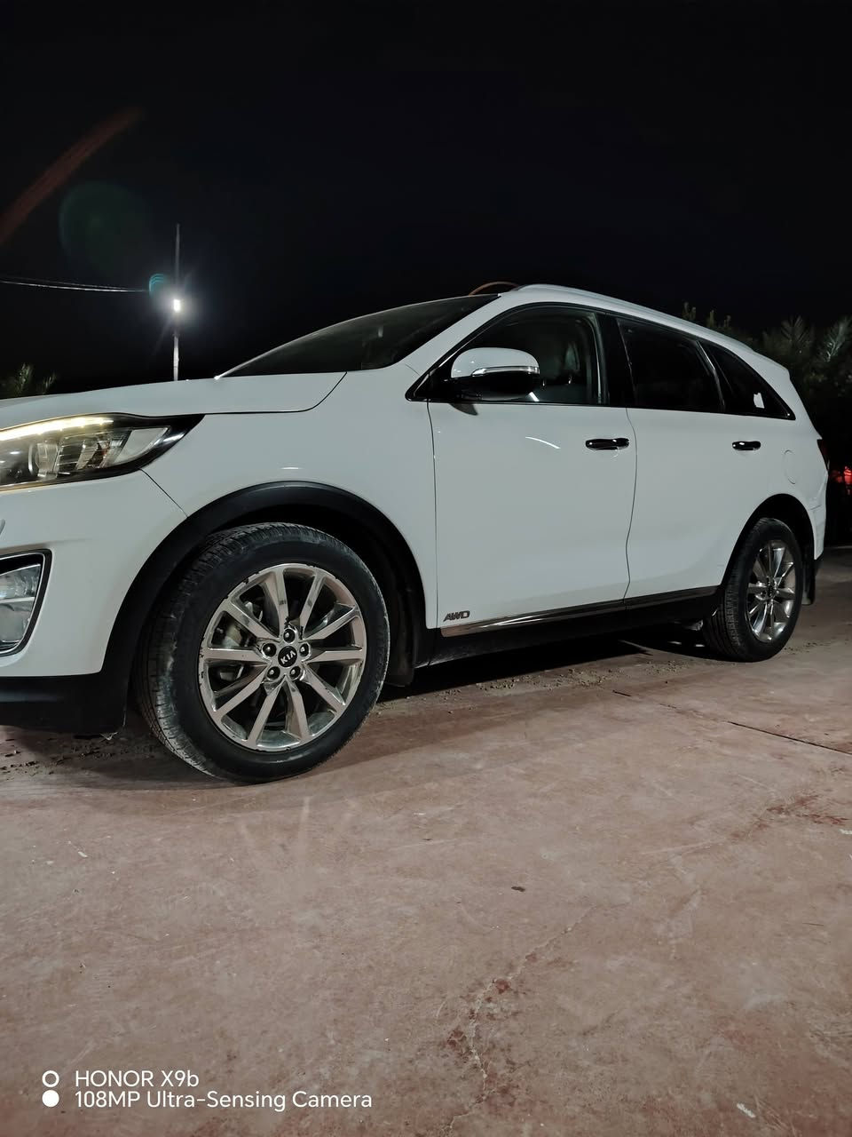 سلام عليكم سورنتو ١٧ خليجي ٦سلندر ٣٥٠٠ سياره مكفوله من الصبغ بيه بارد قليل موضح بل سونر مكينه كير كفاله من الفتح تبريد ٣قطع ثلج حداديه جديده تخم تاير جديد باتري جديد   السياره فول مواصفات للخير سياره عله وضع الشركه  سياره بسمي تحويل ثاني يوم السعر ٢٣٠ مكان السياره بغداد الراشديه لتواصل عله رقم الهاتف ادناه ***********
