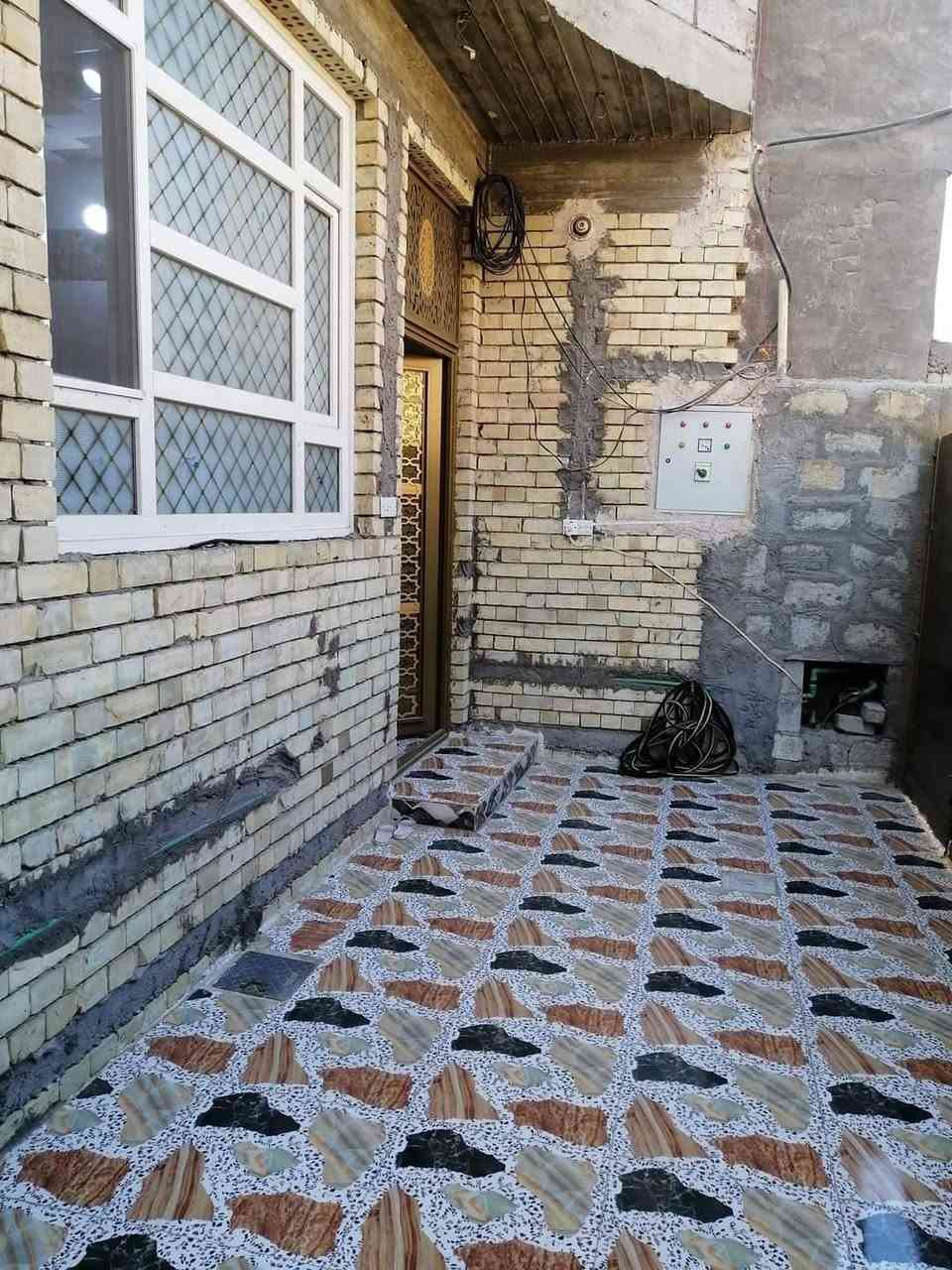 بيت جديد للبيع ع شارع الملعب بلفرع صدليه الأحسان مساحة البيت 186 رقم الهاتف ***********
