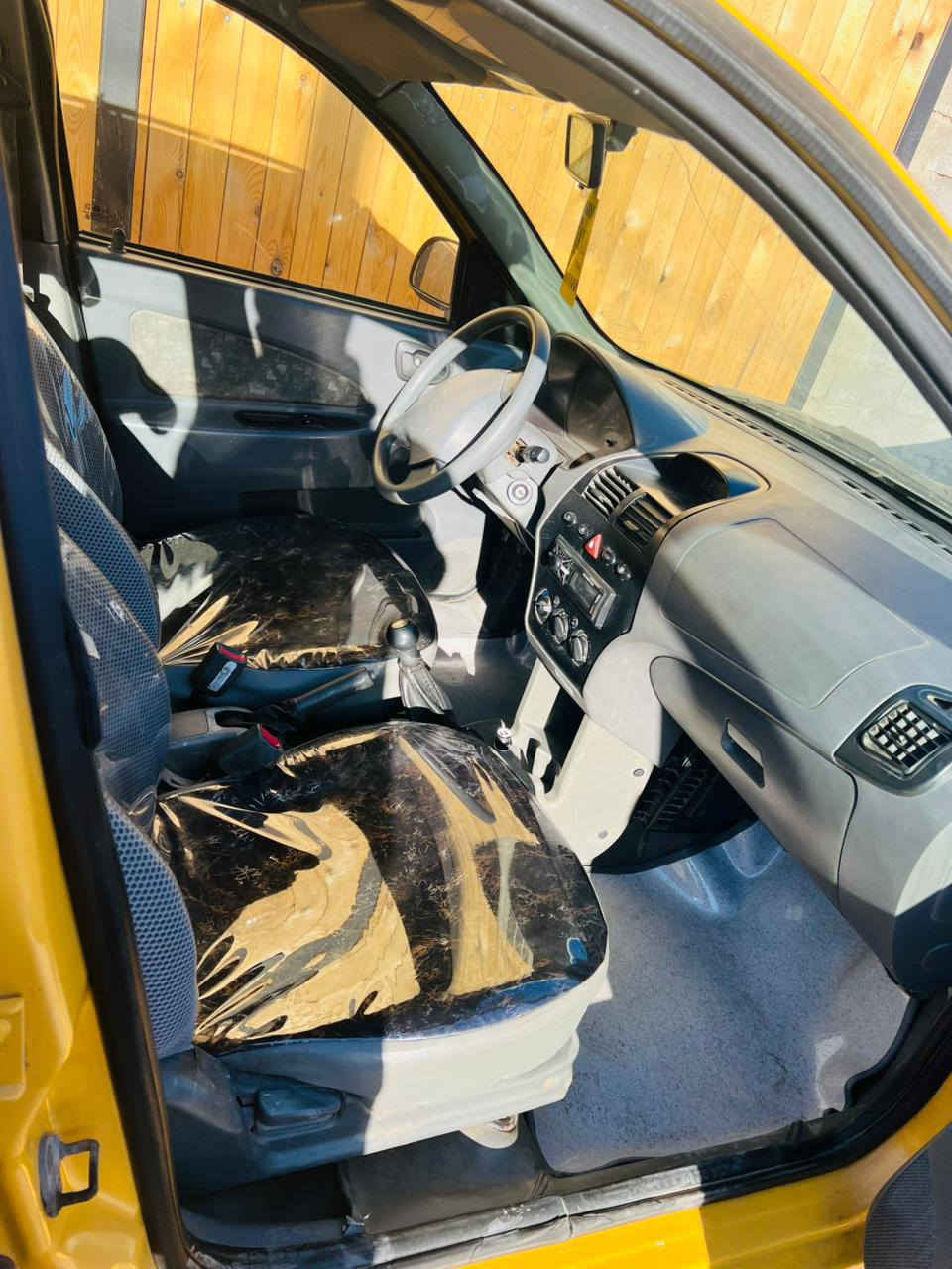 السلام عليكم للبيع فقط 
طيبة موديل 15 هيا وغراضها 
كير مكينه حدادية تبريد كله جديد 
تخم تاير تراي زيرو 
بيها صبغ هلال واحد وخشم جاملغ لامامي شبر فقط باقي كله كفاله 
مكاني بغداد شهداء البياع السعر 45 لاتصال ***********
