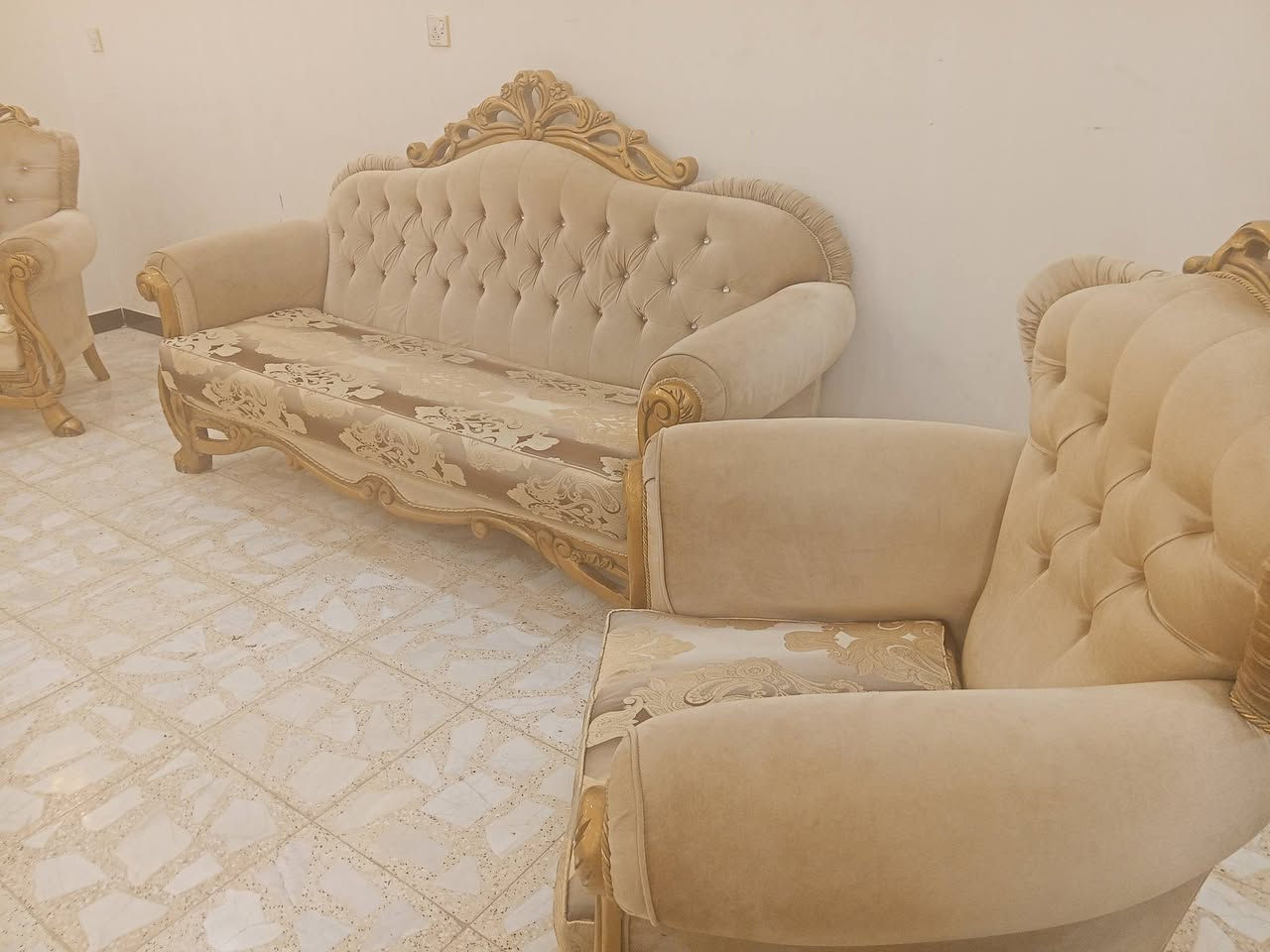 تخم تركي للبيع 10 مقعد النظافه 100 المكان بغداد التواصل على هذا الرقم واتساب اتصال     ***********
