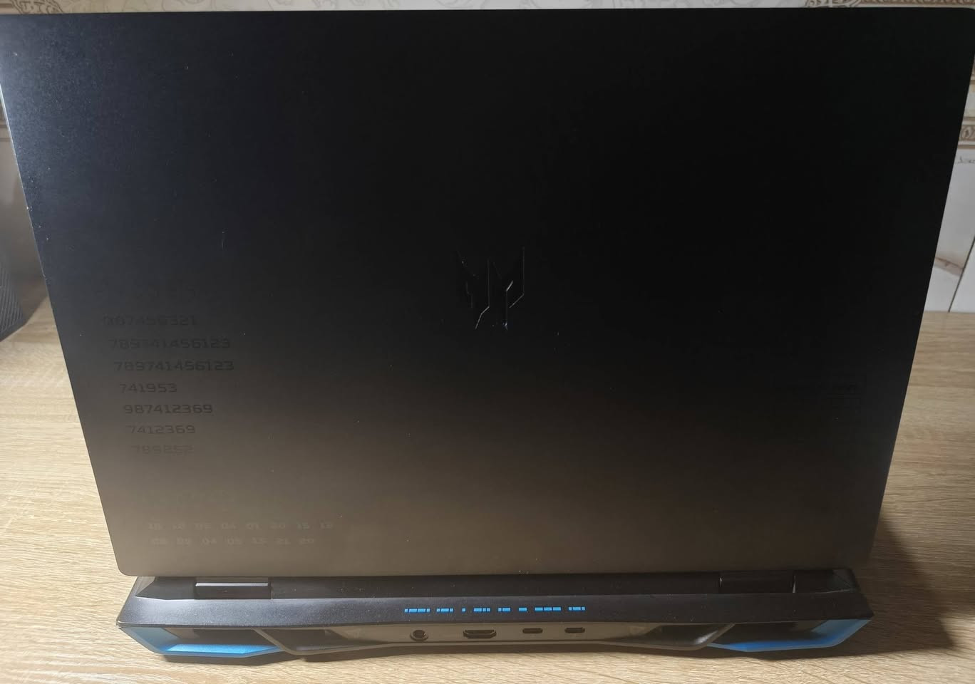 السلام عليكم  

للبيع لابتوب Acer Predator Helios Neo 16 Gaming

✅ المعالج: Intel Core i7-13700HX

✅ كرت الشاشة :  NVIDIA GeForce RTX 4050 6GB

✅ قدرة كرت الشاشة : 140W

✅ الرام: 16GB DDR5

✅ التخزين : 512GB NVMe SSD

✅ الشاشة : 16 إنش WUXGA IPS، تردد 165

حالة الجهاز:

نظيف جدًا.

يعمل بكفاءة ممتازة.

مناسب للألعاب التصميم المونتاج، والبرامج الثقيلة.

 مع الشاحن الأصلي.

السعر : 1,350,000دينار عراقي قابل للتفاوض بالمعقول .

للتواصل على الخاص
او على الرقم التالي :***********
