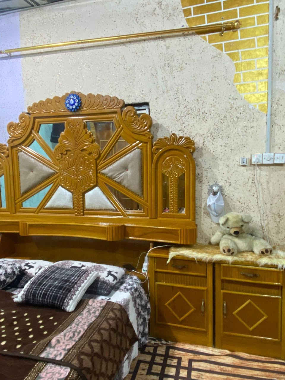 السلام عليكم عندي غرفه البيع سعره مليون 300 عنواني البصره كرمه علي المجديه مقابيل  جامع ارسول
الغرفه جديده نضافه 90 رقم ***********
