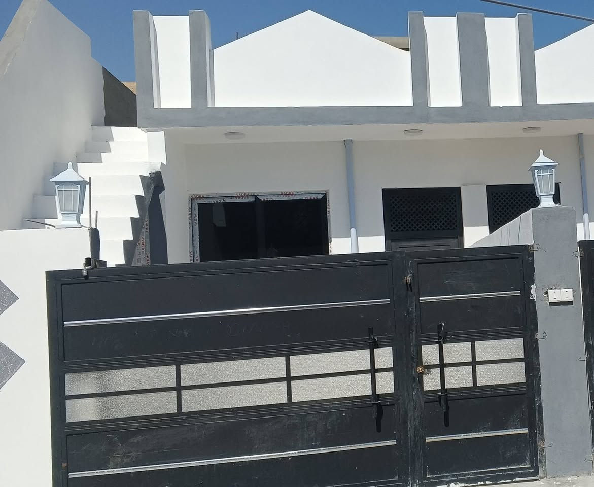 ئەم دووخانوە بۆفرۆشتن 100+100 سفرەو ماڵی تیانەجووە فول خدمات کۆڵانی سەبە نظام دكت مركزي 
عنوان کرکوک پنجاعلی نزیک دائیرەی کارەباکە
سعری هەردووخانۆکە 68 ملێنو مجال
***********
