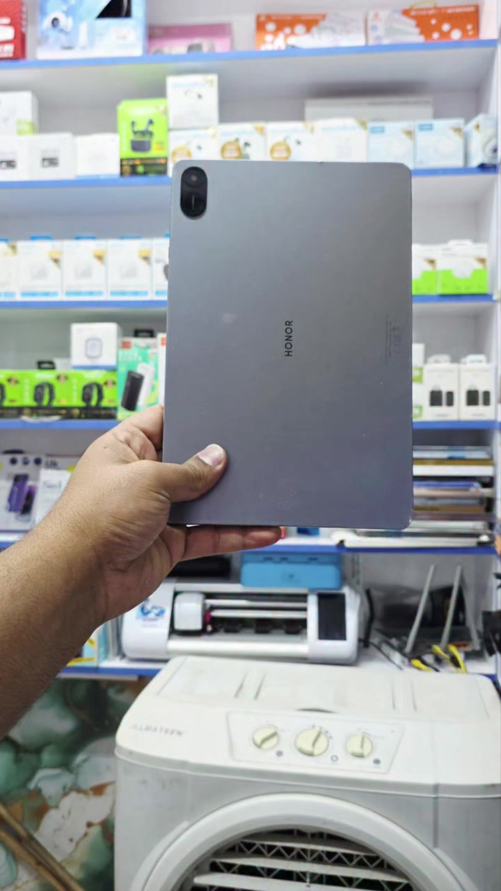 هونر X8a
مستعمل نضيف الذاكره 128/8
عنوان بابل قضاء القاسم شارع الصياغ مكتب حمودي حازم 
***********وتساب
