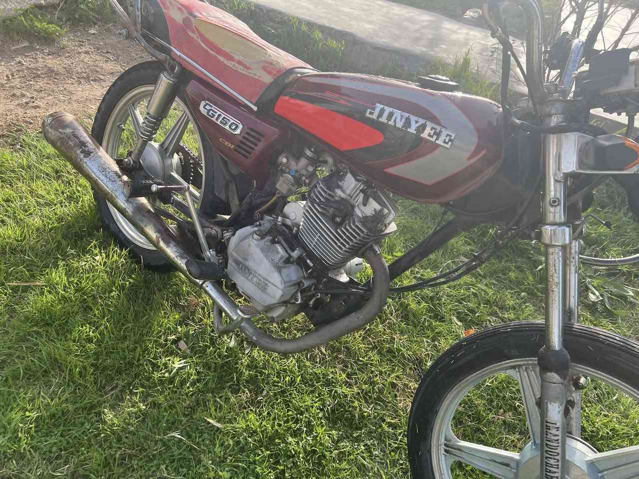 دراجه للبيع ايراني خمسه كير شغاله هندر سعر 250وبيه مجال الاستفسار مراسله الصفحه او الاتصال ع رقم التالي ***********
