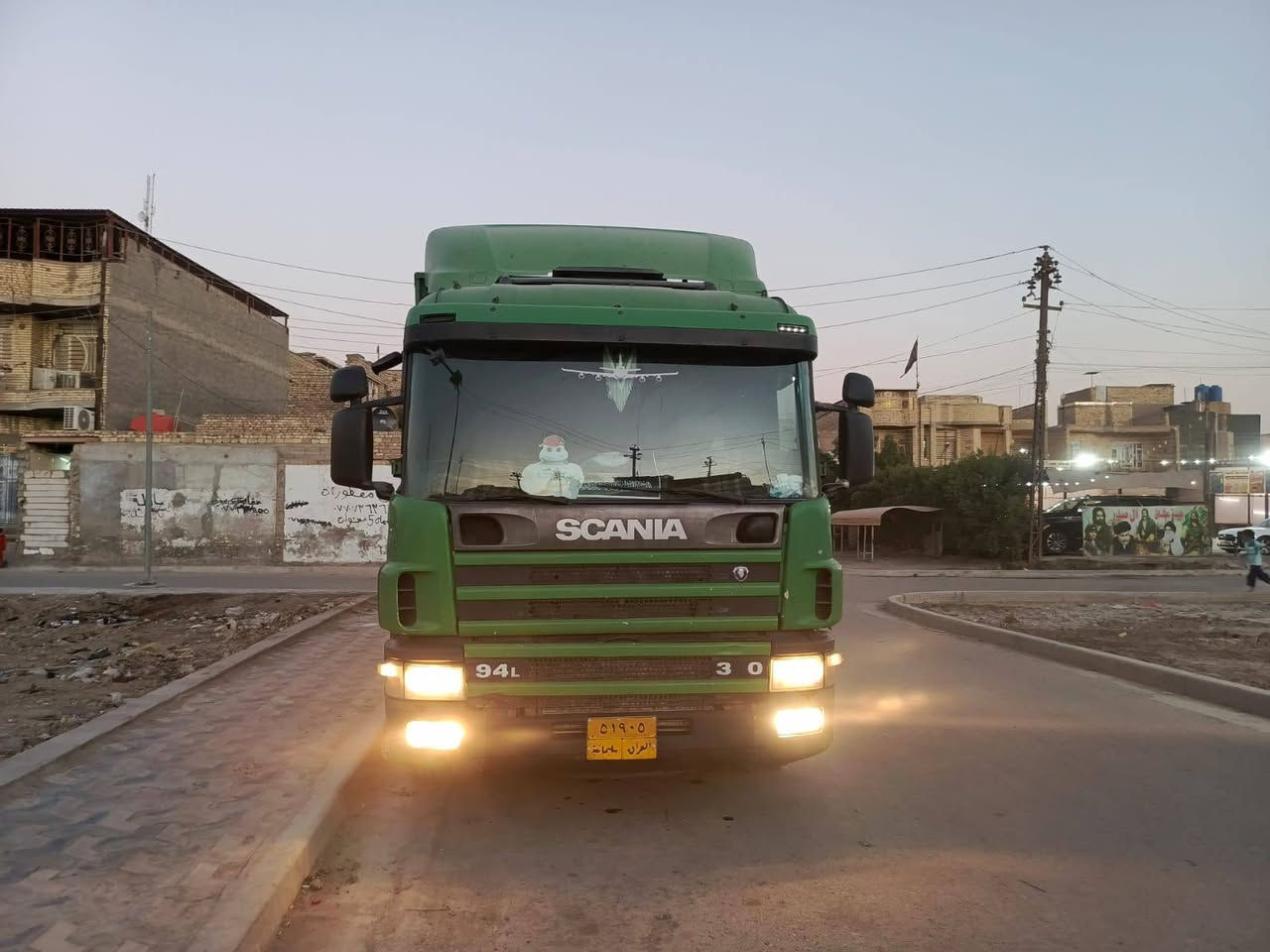 سلام عليكم سكانيا موديل 2002 سليمانية طول 7ونص گير 4/4 بم ونوزل تخم تاير تحويل ثانية يوم مكفولة السيارة خير من الله مكان ميسان استفسار *********** ..***********
