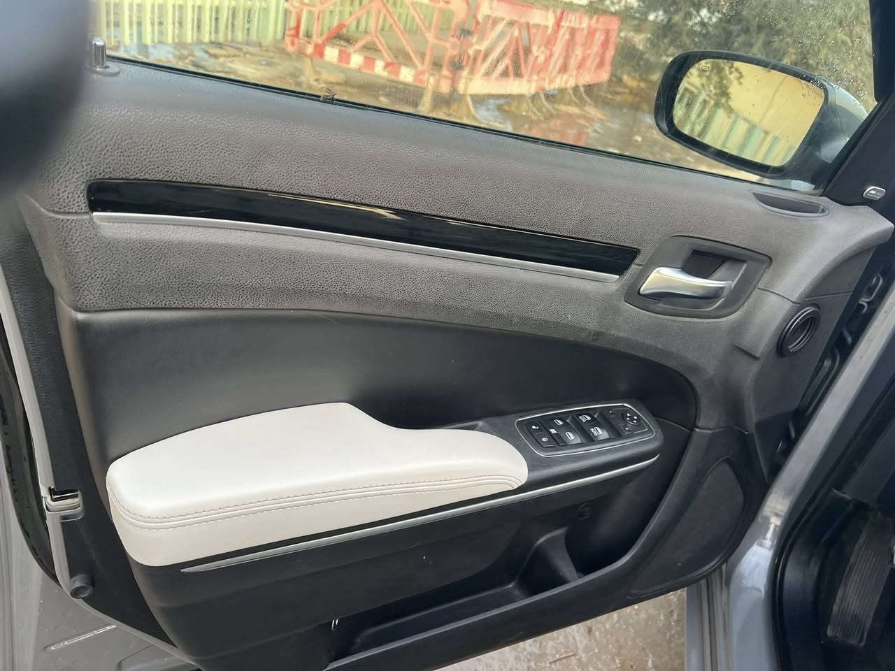 السلام عليكم ورحمة الله وبركاته كلايسلر ٢٠١٩  ماشيه97الف بيها (بابتين  )تبديل السائق و الخلف 
مواصفات $
السعر ٢٤٥ وبيها مجال راعيها دكتور 
متواجدة في كربلاء  الهندية ***********
