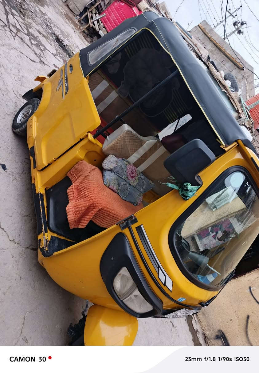 سلام عليكم شباب تكتك تيفي آس موديل 21 المكينه مجفته مره وحده شركه البدي نضيف شوفت عينك رقم الماني بسمي العنوان البصرة الحيانيه شارع الطاك رقم الهاتف (***********) واتساب فقط سعر 6 ونص
