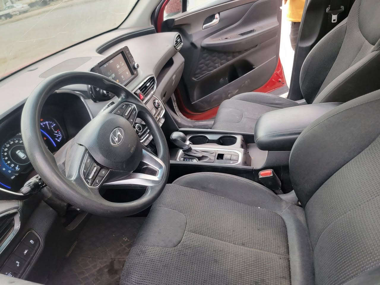 السلام عليكم  سنتافيه موديل 19  رقم بغداد  وارد امريكي بيه رشات صبغ جاملغ الخلفي وباب  تحويل مباشر بسمك السعر 142 ماكو هيج اسعار اخواته معروفه اسعارهن  
مكان السياره بالحله شارع 60 
...***********
