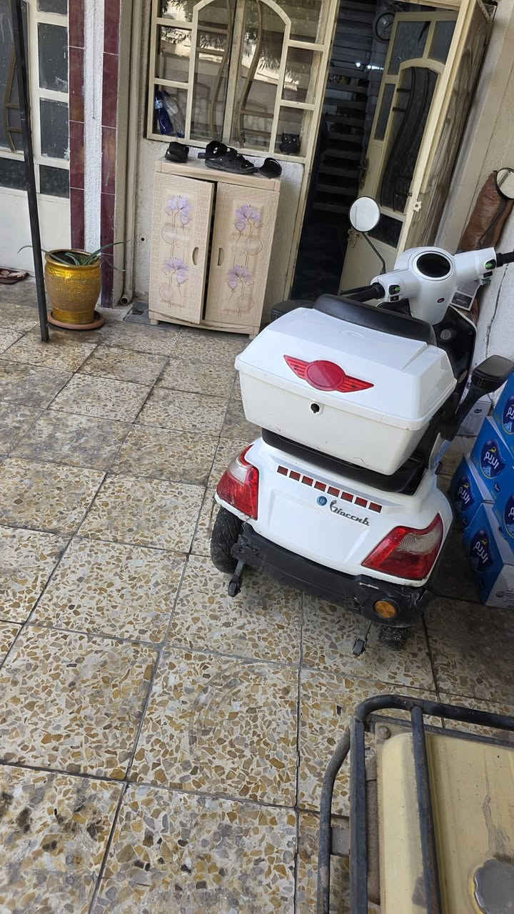 دراجه شحن ثلاث تايرات ابيض الون موديل ٢٤ نظيف للبيع العنوان بغداد حي القاهره *********** السعر ٧٠٠ الف وبيها مجال
