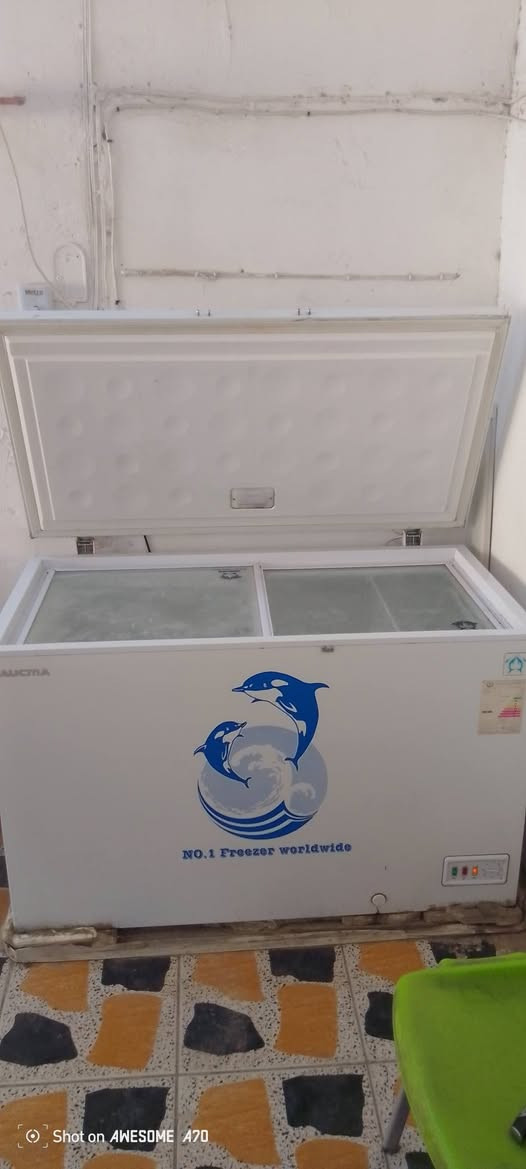 مجمده للبييع مستخدمه أشهر  نضيفه جدا بسعر مناسب ب375الف وبيها مجال قليل ..للتصال على رقم *********** المكان حي رساله شارع عشرين
