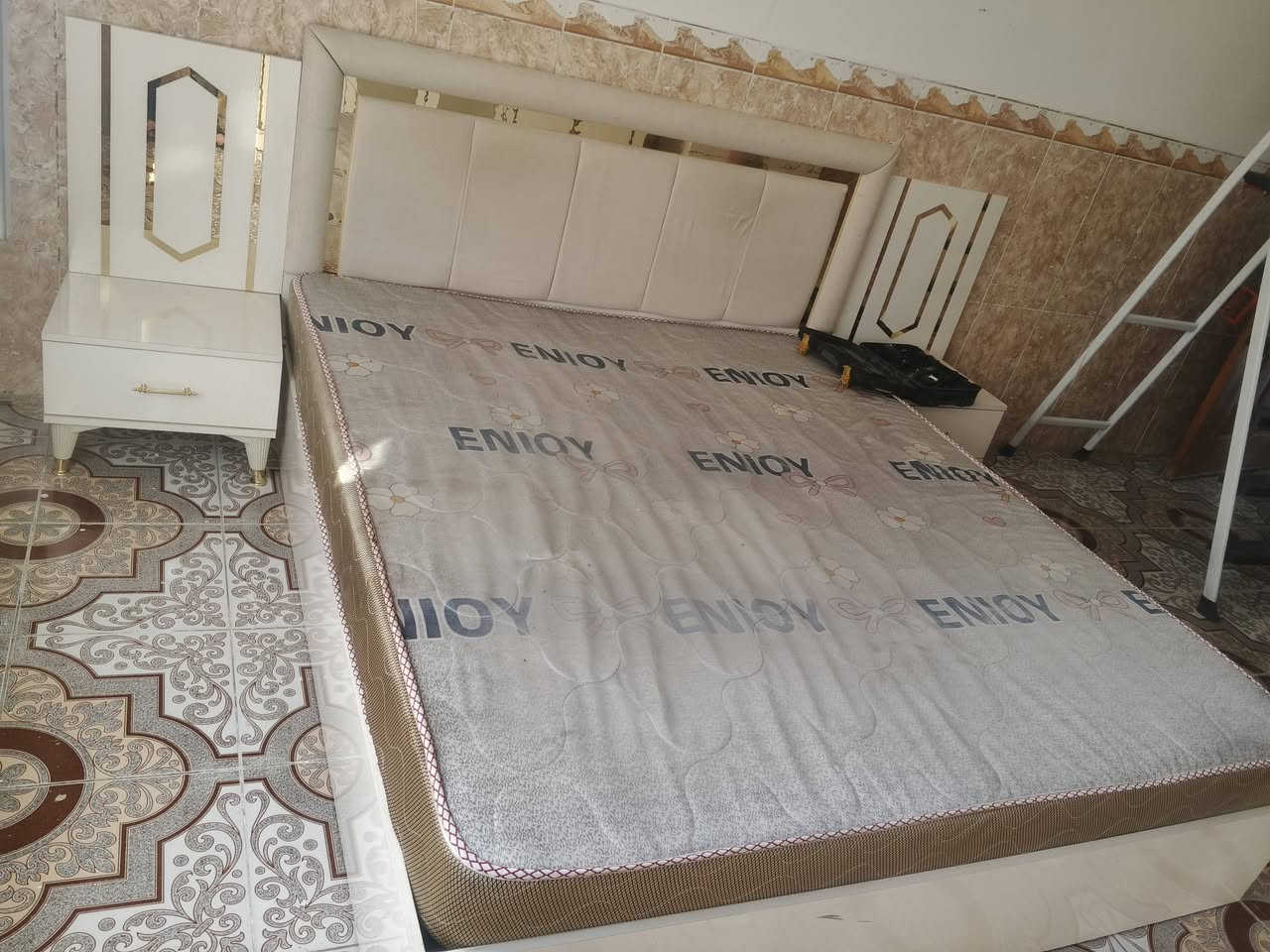 السلام عليكم غرفه نوم للبيع كلش نظيفه
***********
