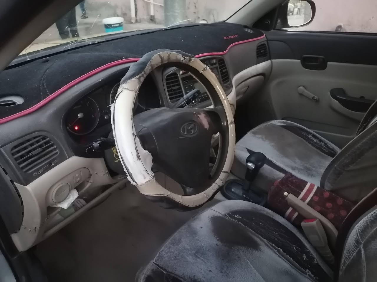 سيارة اكسنت دبدوب أجرة للبيع
السيارة باسمي  السنوية 27 تنتهي 
موديل 2011
محرك 16 vvt
كير توماتيك
بيها ضربه اماميه
يعوزها نواقص
سعر 85  ملاحظة اعتذر عن البيع بالقسط 
***********
***********
