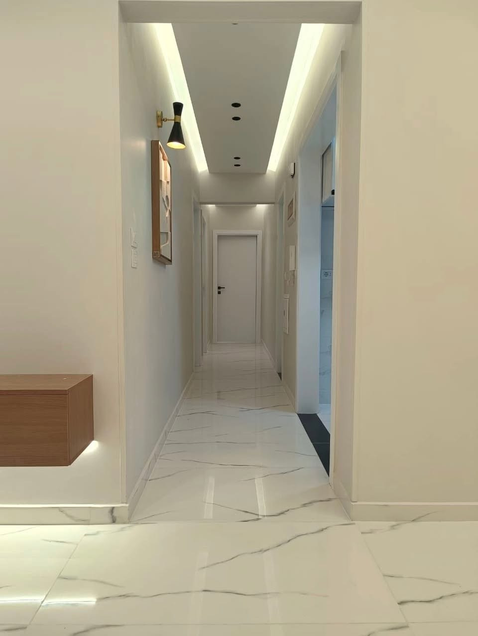 🏗️ أبو حسين للمقاولات
دقة في التنفيذ.. وسرعة في الإنجاز
نقدم لكم أرقى خدمات التشطيب الداخلي والخارجي بأيدي أمهر الفنيين وتحت إشراف مباشر:
 🧱 أعمال اللبخ والرشات: لبخ جدران داخلي وخارجي بمستوى استواء ممتد ومقاوم للتصدعات.
 🎨 الأصباغ والديكورات: صبغ حديث وبخ واجهات بأجود المواد المقاومة للرطوبة والعوامل الجوية.
 📐 السيراميك والبورسلان: تركيب أرضيات وجدران بدقة الليزر، مع ضمان الاستواء والميول الصحيح
***********
