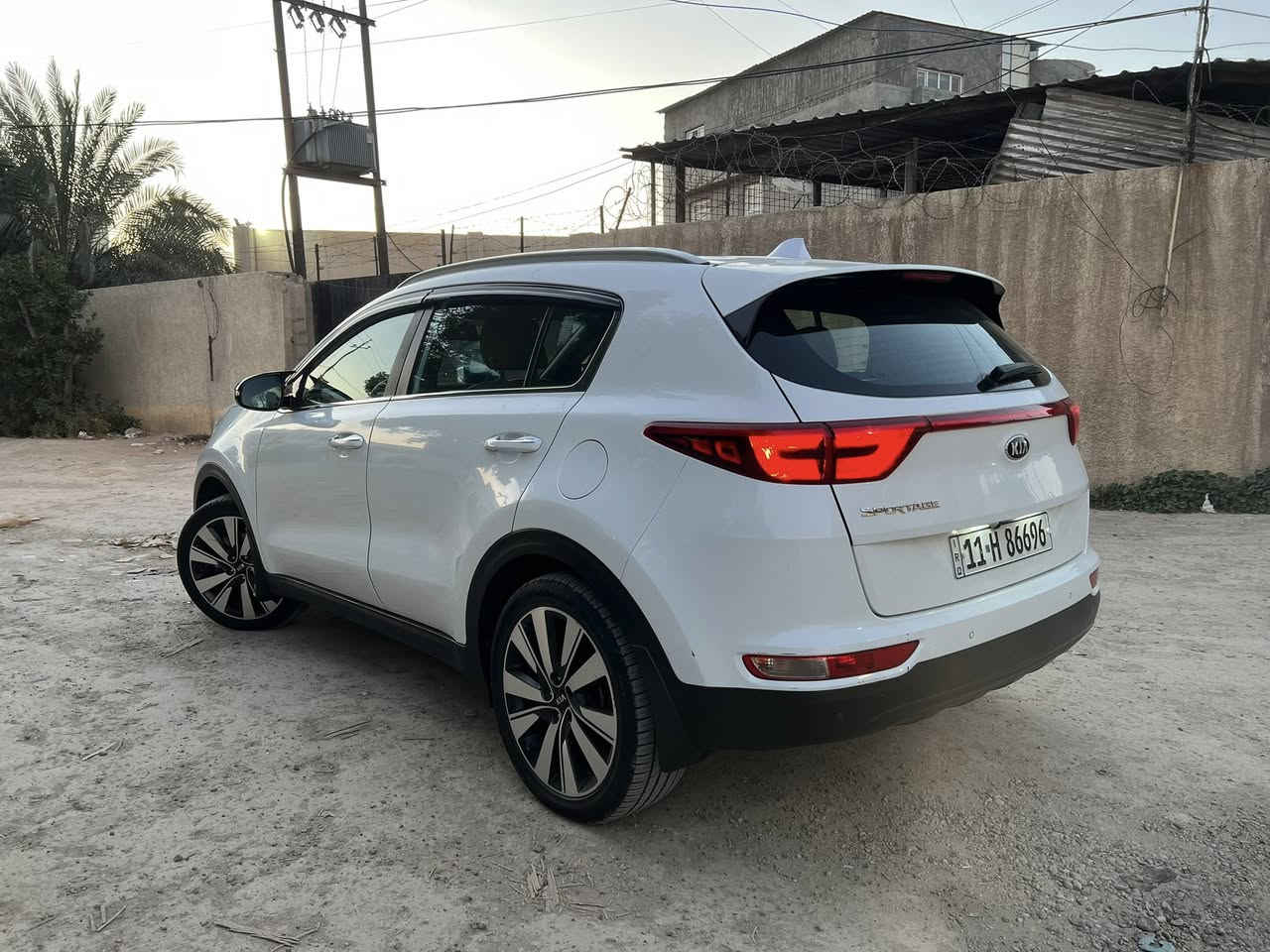 السلام عليكم
سبورتج 2019خليجي رقم بغداد باسمي 

كفاله عامة لا صبغ ولا بارد ولا تبديل حته دعاميات 

محرك ٢٠٠٠ دوش بلادي مامفتوح

كير بلادي مامفتوح

داخل بيجي 

مري شفط

زراك لايت 

قطعتين تبريد

حساس امامي خلفي

كامرة 

ماشيه 81 الف 

سيارة حيل نصيفه تجي وتشوفه

السعر 195 وبيها مجال 

مكاني ابو غريب الزيتون لاتصال ***********
