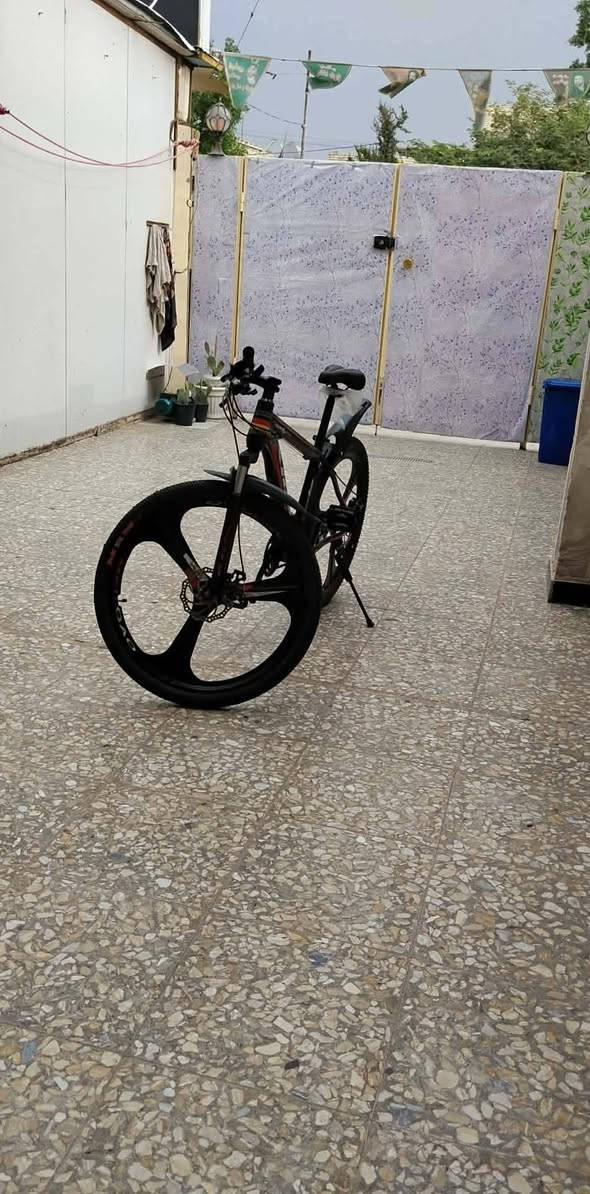 السلام عليكم بايسكل جديد للبيع السعر 150نهايتهةالبايسكل الاماني جديد التواصل ***********
