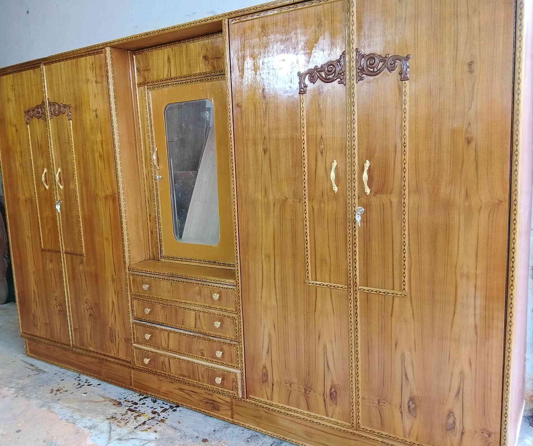 كنتور مستعمل خمس ابواب تسكام للبيع مكاني الشوملي ويوجد خدمة توصيل ***********
