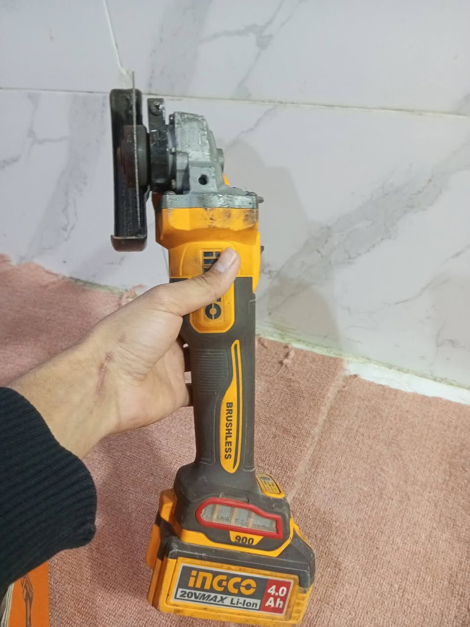 كوسرا شاحن بطارية وحده للبيع السعر ٥٠قغل ***********
