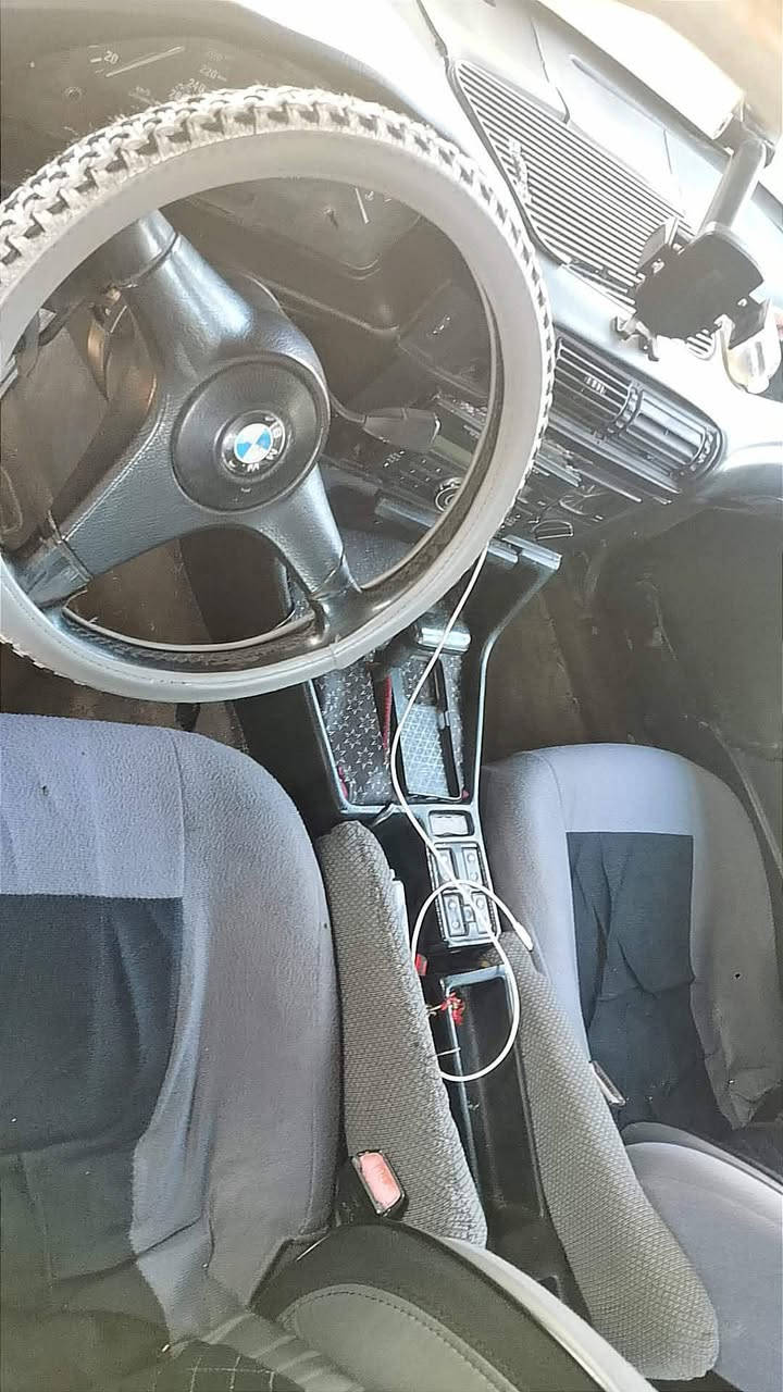 السلام عليكم بي ام 525بيع مستعجل
السياره نضيفه بس التصوير ضالمها
محرك فل فحص نينوى صاحبها الشرعي موجود
كير اوتماتيك كير ومحرك شرط السعر 30 وبيها مجال وترهم مقدمه


**إذا كنت صاحب هذا الإعلان وتريد حذفه لأي سبب، رجاءا أرسل رسالة إلى الدعم الفني**