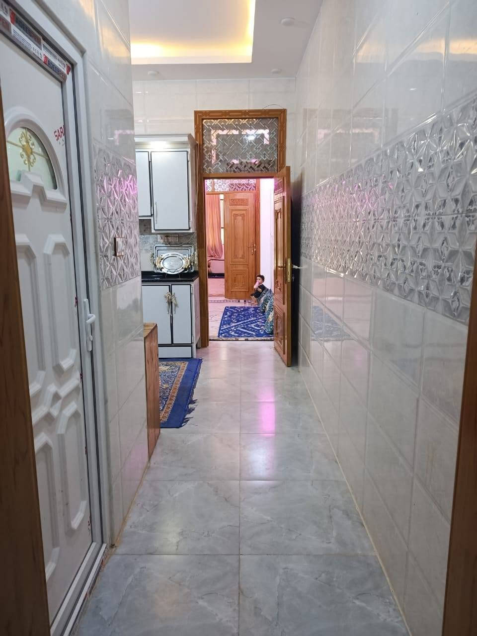 تريد بيت جاهز فول
بيت.... حي النداء شارع ستين الأول 
مساحه...100م
بناء ....طابقين الاول (يتكون من غرفه ومطبخ وصاله مفتوحه على استقبال وصحيات داخليه وخارجيه )
طابق الثاني يحتوي غرفتين  وصحيات 
بيت بناء جديد 
سند حر تحويل مباشر
للاستفسار ***********
