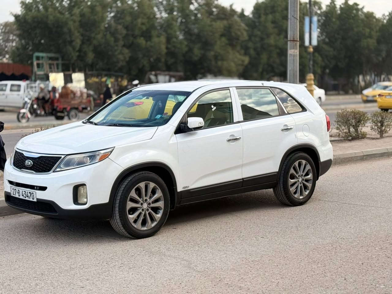 سلام عليكم سياره سورنتو 2015امريكي بيهه جاملغ او بنيد فقط
رقم جديد سياره جاهزه. من كلشي 
مكنيه كير حداده فول عده لبصمه مكينه ٤سلتدر كمله مال جناي. سياره سعرر133وبيهه مجال الستفسار. تتصال *********** مكان الساره السماوه المركز
